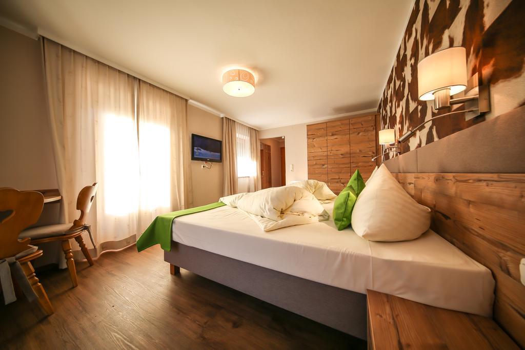 Hotel Landhaus Carla Майрхофен Экстерьер фото